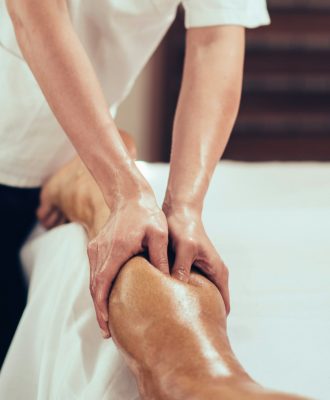 Sport massage, massaging legs